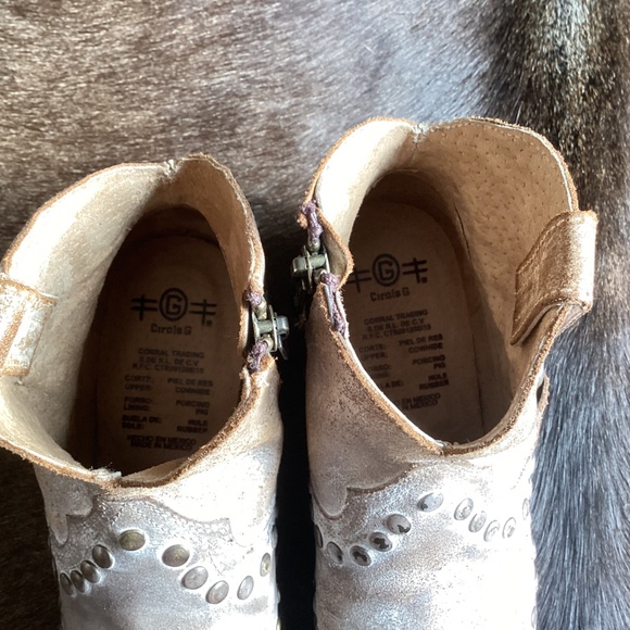 Circle G By Corral Boots White Wash Rivet Detail Low Top Boots - Picture 6 of 12